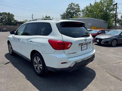 2018 Nissan Pathfinder S