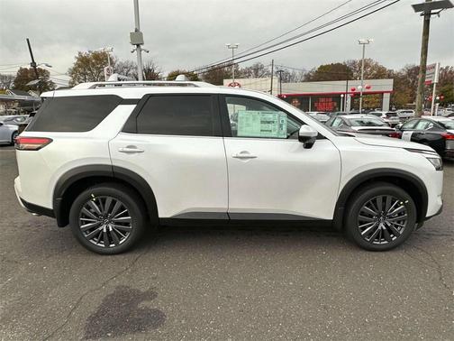 2025 Nissan Pathfinder SL