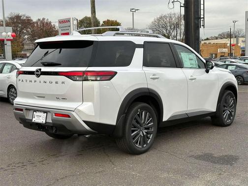 2025 Nissan Pathfinder SL