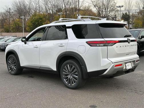 2025 Nissan Pathfinder SL