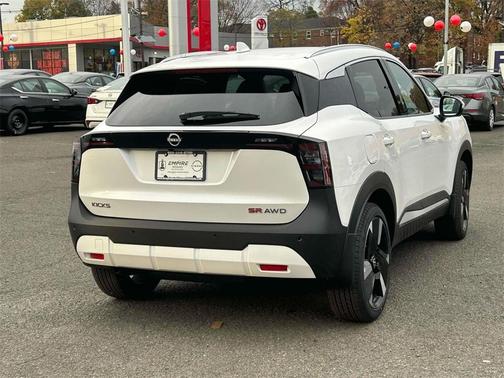 2025 Nissan Kicks SR