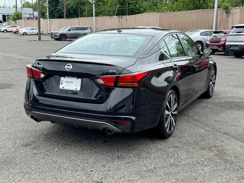 2022 Nissan Altima 2.5 SR