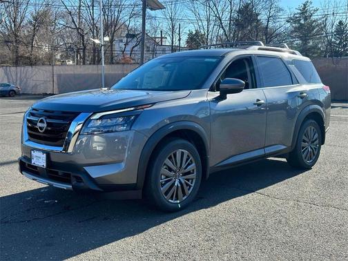 2025 Nissan Pathfinder SL