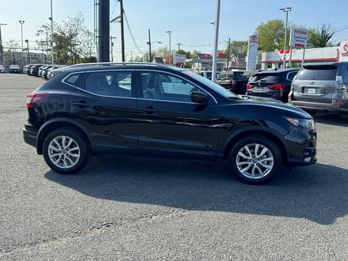2022 Nissan Rogue Sport SV