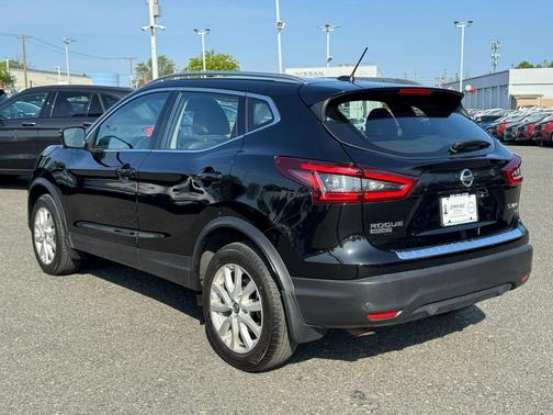 2022 Nissan Rogue Sport SV