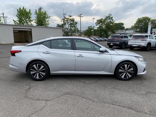 2022 Nissan Altima 2.5 SV