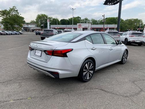 2022 Nissan Altima 2.5 SV