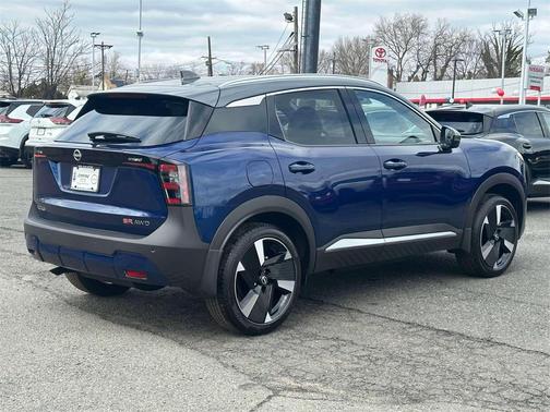 2025 Nissan Kicks SR