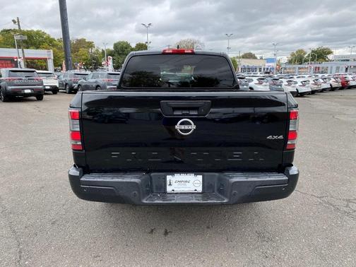 2022 Nissan Frontier S