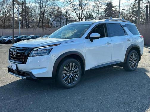 2025 Nissan Pathfinder SL