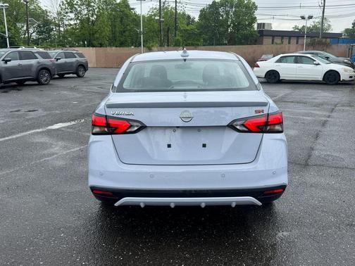 2023 Nissan Versa 1.6 SR