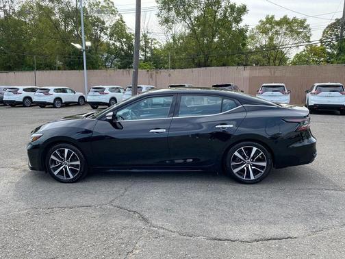 2023 Nissan Maxima SV