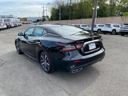 2023 Nissan Maxima SV