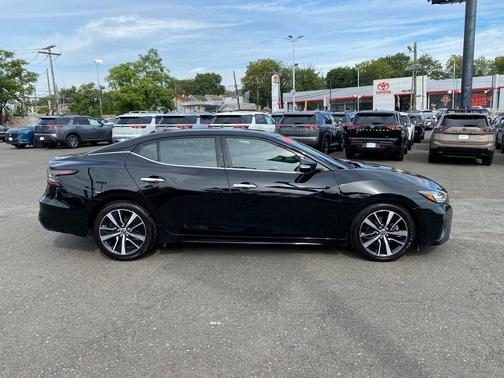 2023 Nissan Maxima SV
