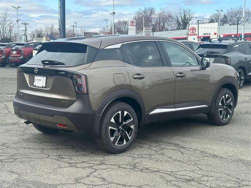 2025 Nissan Kicks SR
