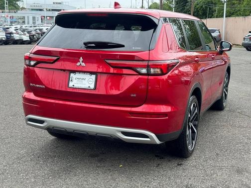 2023 Mitsubishi Outlander SE