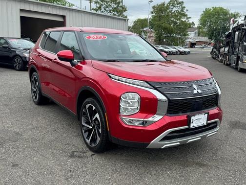 2023 Mitsubishi Outlander SE