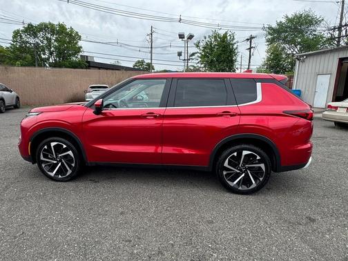2023 Mitsubishi Outlander SE