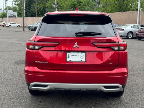 2023 Mitsubishi Outlander SE