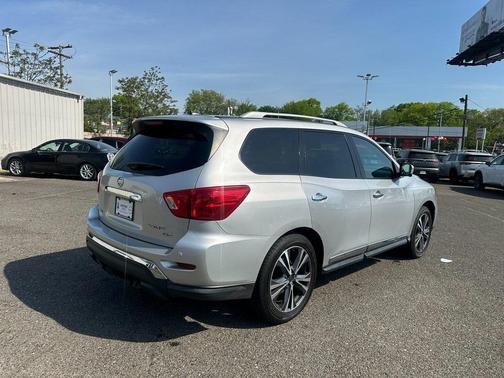 2017 Nissan Pathfinder Platinum