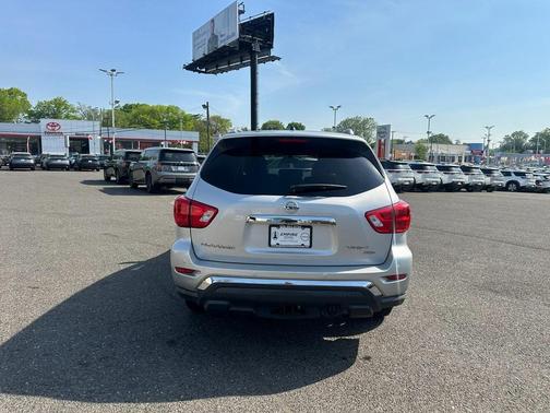 2017 Nissan Pathfinder Platinum