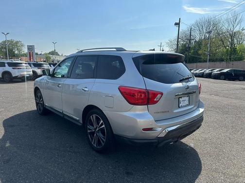 2017 Nissan Pathfinder Platinum