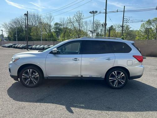 2017 Nissan Pathfinder Platinum