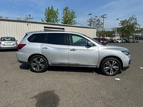 2017 Nissan Pathfinder Platinum