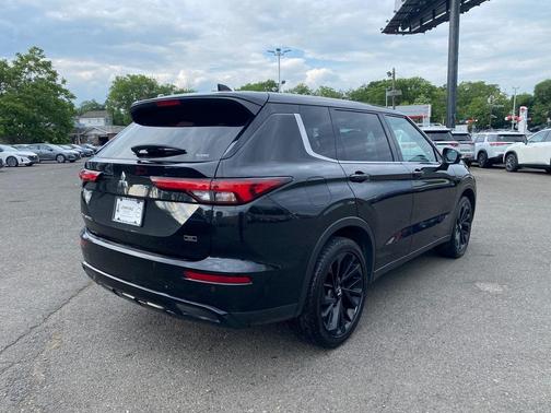 2023 Mitsubishi Outlander SE Black Edition
