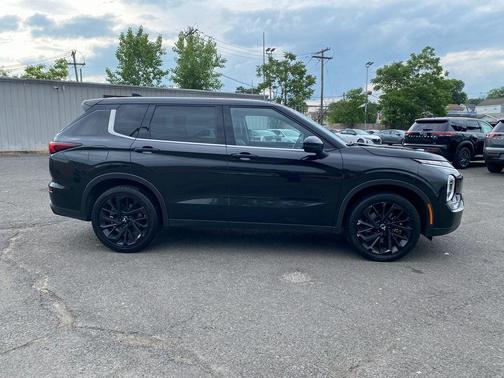 2023 Mitsubishi Outlander SE Black Edition
