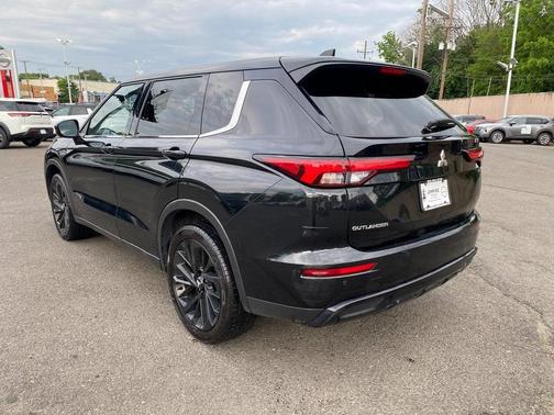 2023 Mitsubishi Outlander SE Black Edition