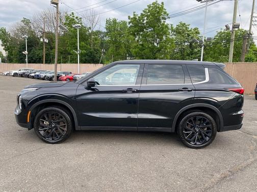 2023 Mitsubishi Outlander SE Black Edition