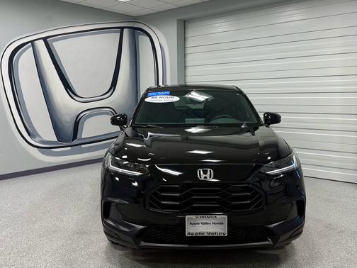 Crystal Black Pearl 2025 Honda HR-V