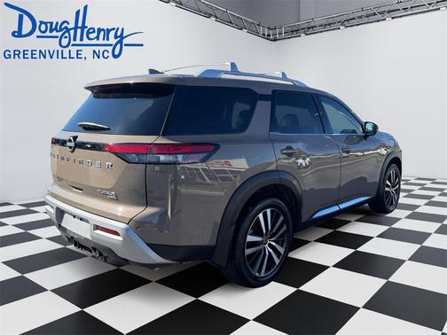 2023 Nissan Pathfinder Platinum