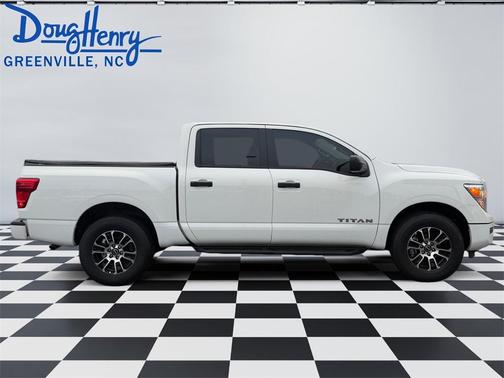 2024 Nissan Titan SV