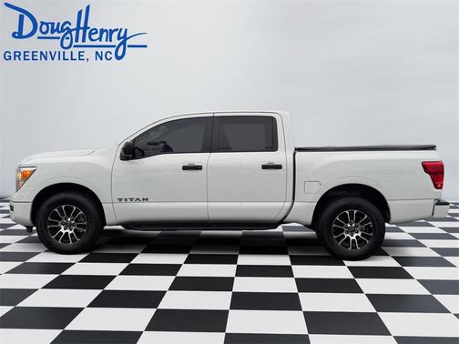 2024 Nissan Titan SV