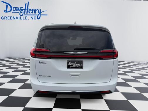 2022 Chrysler Pacifica Touring-L