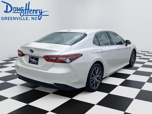 Pearl 2023 Toyota Camry Hybrid XLE
