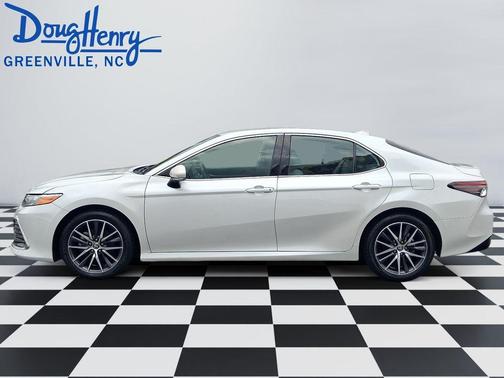 Pearl 2023 Toyota Camry Hybrid XLE
