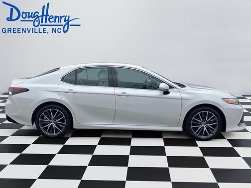 Pearl 2023 Toyota Camry Hybrid XLE