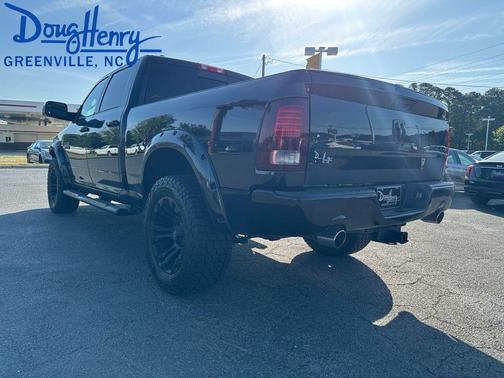 Brilliant Black Crystal Pearlcoat 2016 RAM 1500 Sport