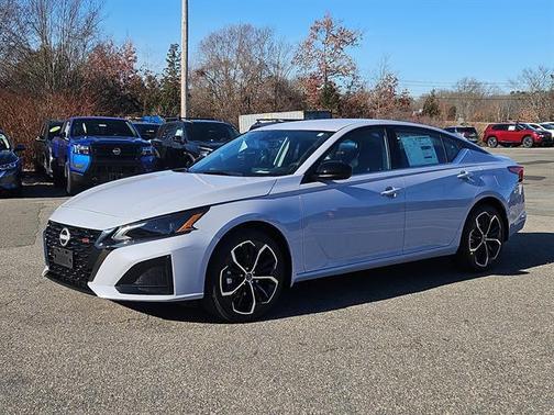2025 Nissan Altima SR