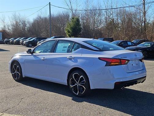 2025 Nissan Altima SR