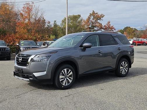 2025 Nissan Pathfinder SL