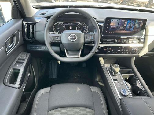 Super Black 2026 Nissan Pathfinder SV