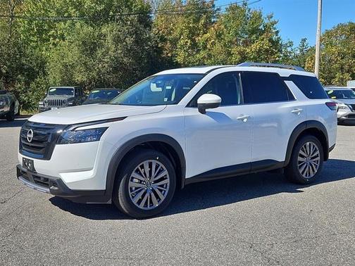2025 Nissan Pathfinder SL