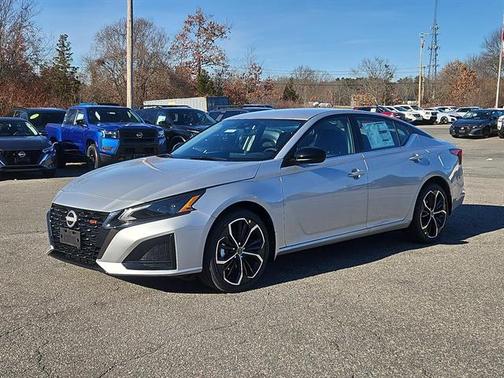 2025 Nissan Altima SR