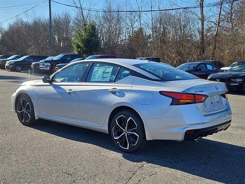 2025 Nissan Altima SR