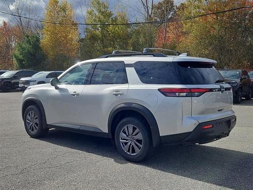 2025 Nissan Pathfinder SV