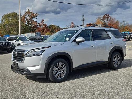 2025 Nissan Pathfinder SV